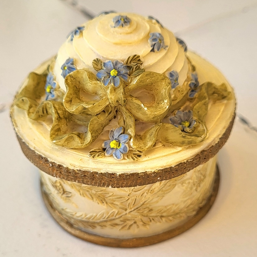 Vintage Dezine Hand Painted TRINKET Box Easter Bonnet Sweet Blue Posies Spring